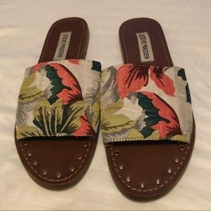 STEVE MADDEN- Women’s Floral Slides